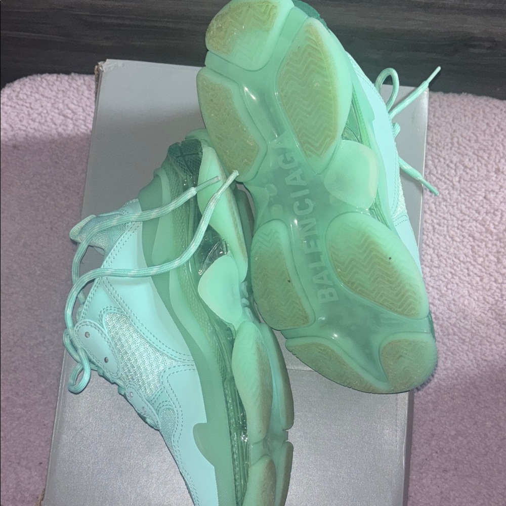 Balenciaga Shoes - Picture 2 of 6